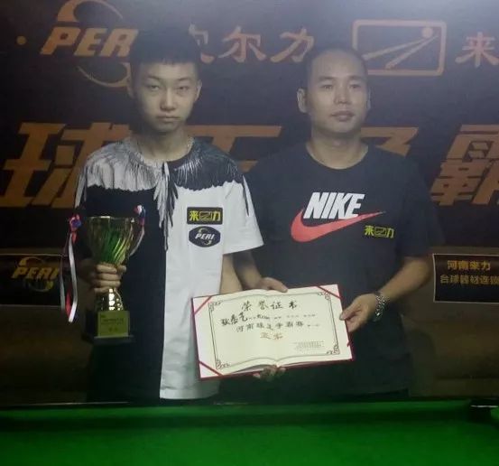 扬尼斯 扬尼斯
